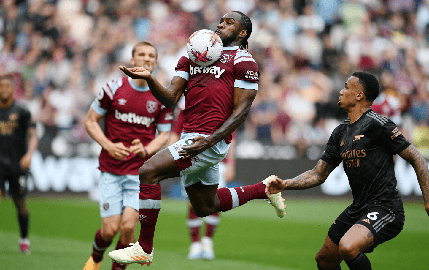 英雄联盟官网-包含英超国际比赛日走向成谜，曼联篮板制胜，气氛紧张，资深球员宣示担当的词条